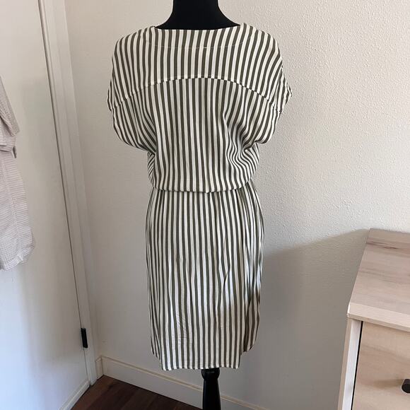 h&m White & Green Vertical Stripe Short Sleeve Drawstring Waist Midi Dress - 4 - Picture 4 of 12